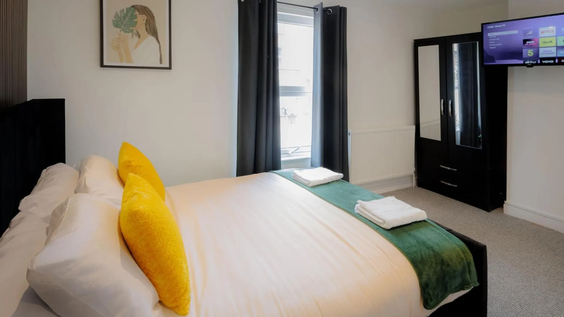Apartment 4 Bedroom, Sleeps 8, 3 Bathroom, Hot Tub, Wifi, Smart Tvs In Each Room 3 Min Walk To Kingsholm Stadium Gloucester