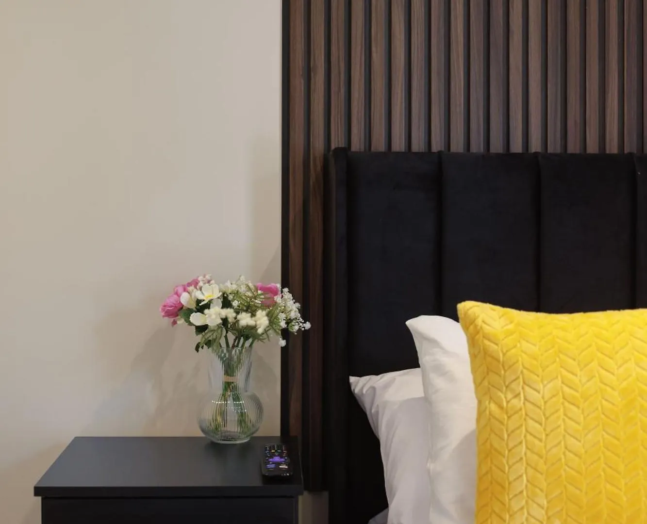 4 Bedroom, Sleeps 8, 3 Bathroom, Hot Tub, Wifi, Smart Tvs In Each Room 3 Min Walk To Kingsholm Stadium Gloucester