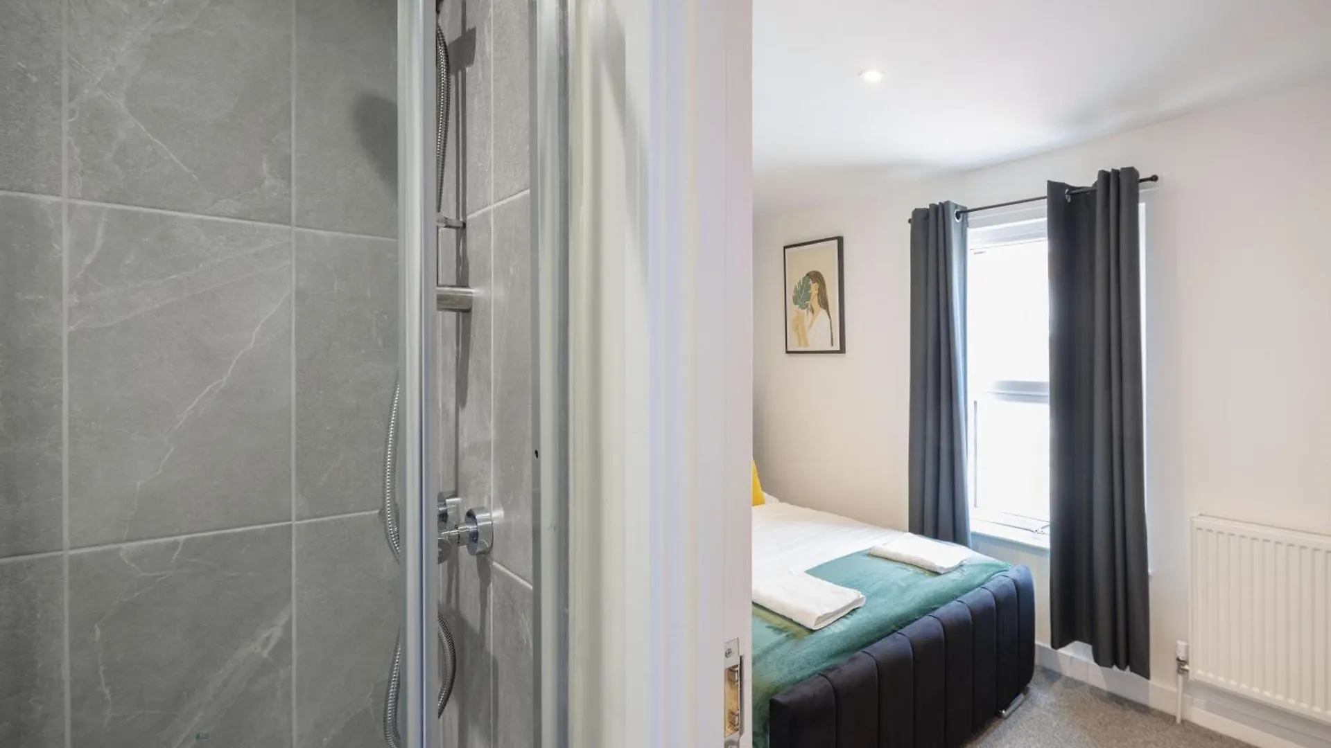 Apartment 4 Bedroom, Sleeps 8, 3 Bathroom, Hot Tub, Wifi, Smart Tvs In Each Room 3 Min Walk To Kingsholm Stadium Gloucester