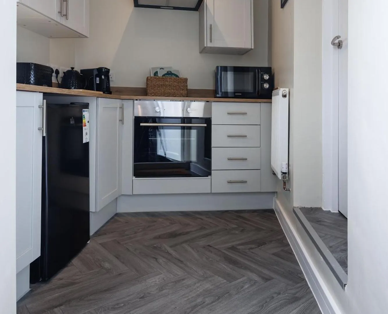 4 Bedroom, Sleeps 8, 3 Bathroom, Hot Tub, Wifi, Smart Tvs In Each Room 3 Min Walk To Kingsholm Stadium Gloucester 0*,